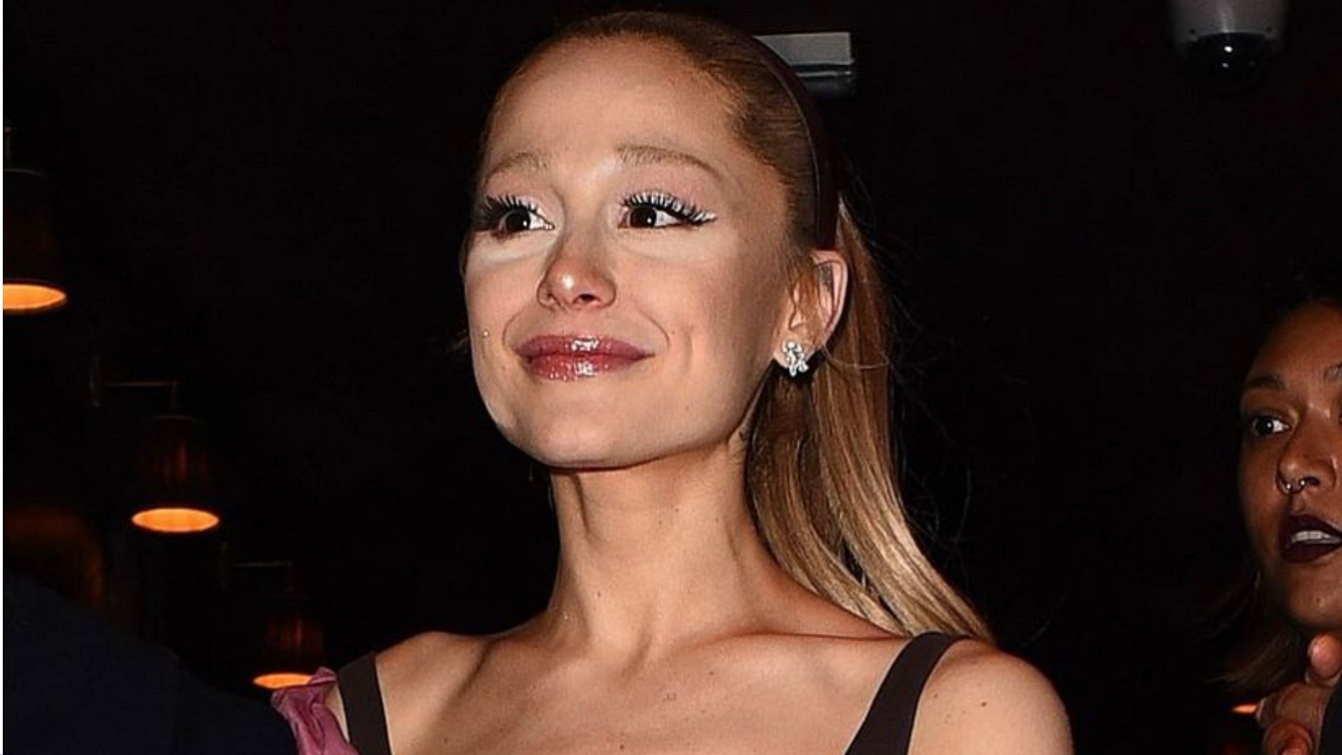 Ariana Grande's Hair And Tattoo Reveal: The Role Of Professional Experts