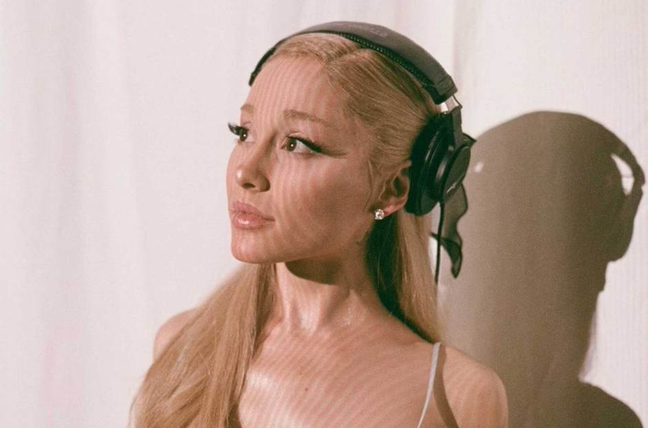Ariana Grande's New Hair And Tattoos: Seeking Professional Help? Ariana Grande's New Hair And Tattoos: Seeking Professional Help?