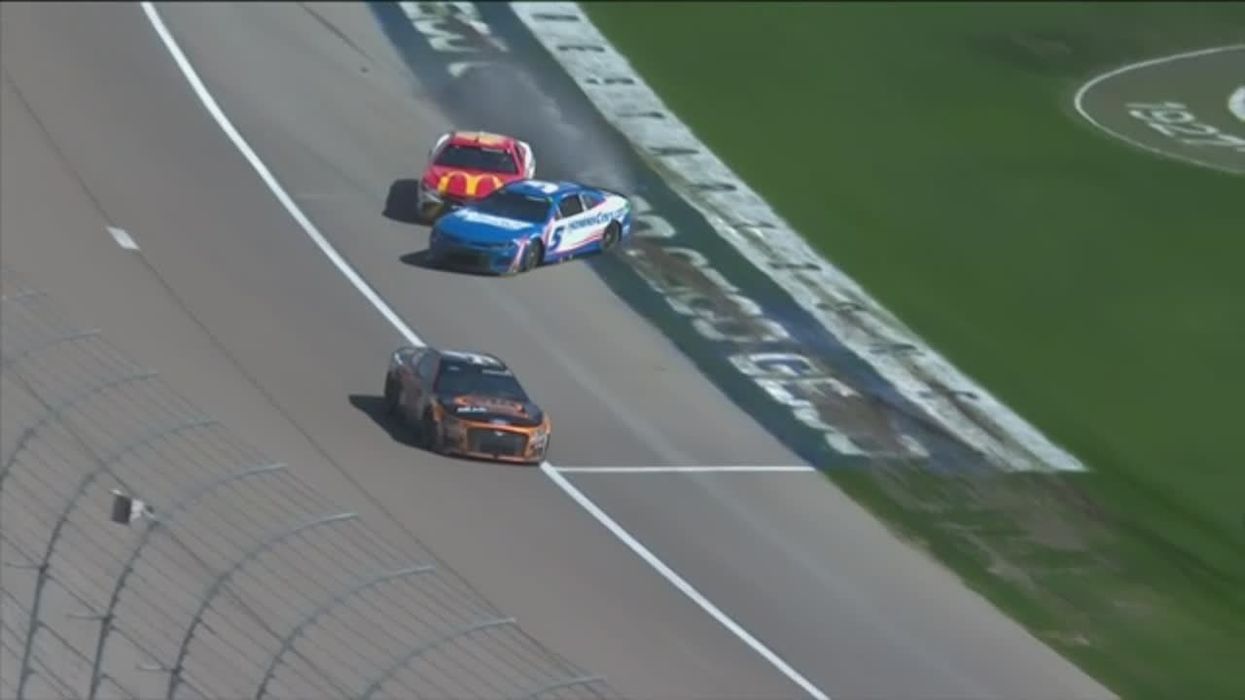 Brake Issues Cause Bubba Wallace To Crash At Phoenix Raceway Brake Issues Cause Bubba Wallace To Crash At Phoenix Raceway