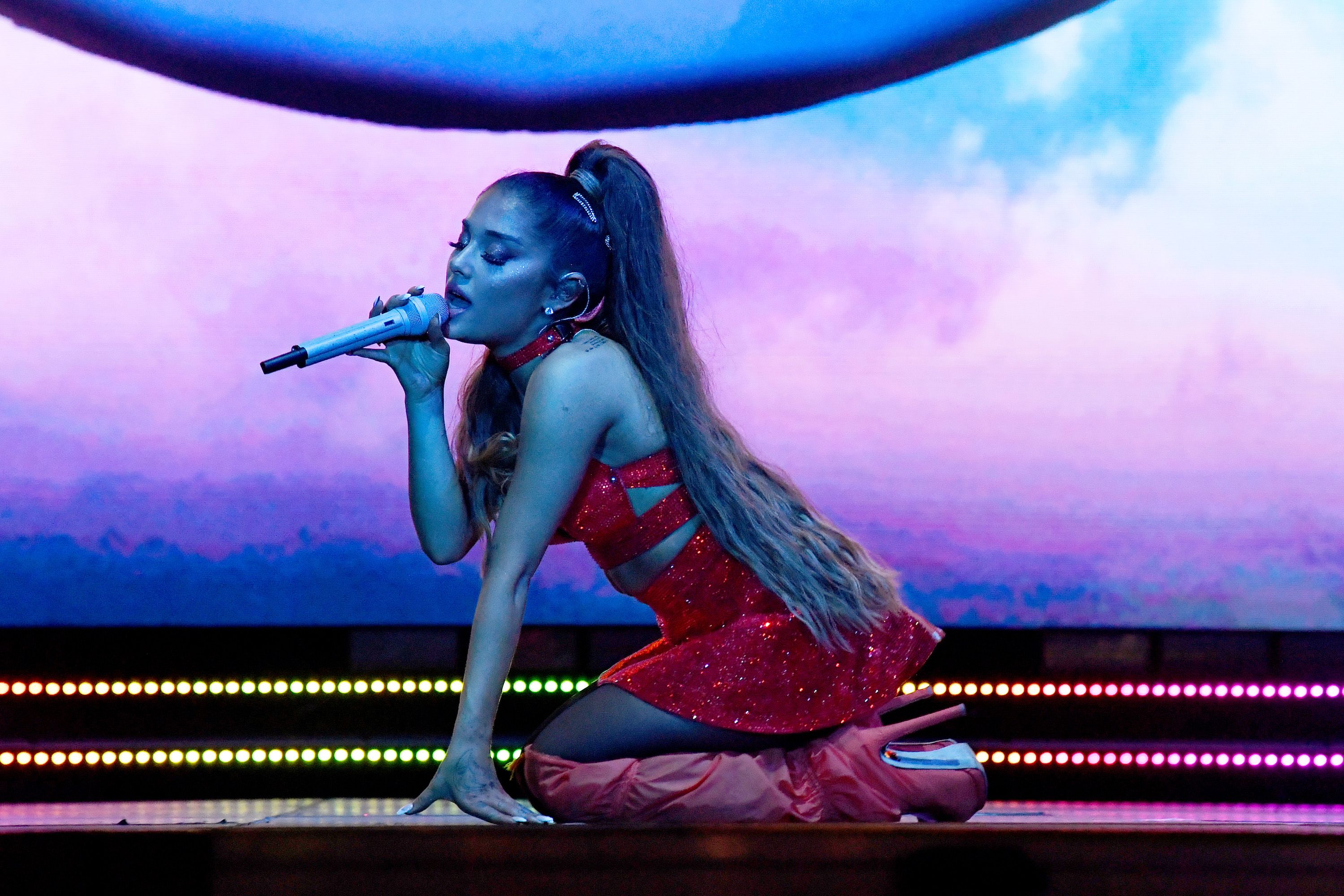 How Professionals Helped Ariana Grande Achieve Her Stunning New Hair And Tattoo Style How Professionals Helped Ariana Grande Achieve Her Stunning New Hair And Tattoo Style